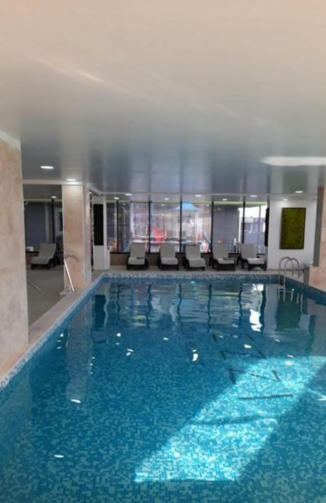 Alezzi Beach Vibe Family Studio With Spa Piscina Interioara Incalzita Sauna Jacuzzi Gym 那沃达利 外观 照片